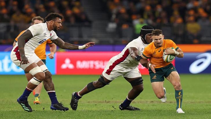 Nic White holds off Courtney Lawes